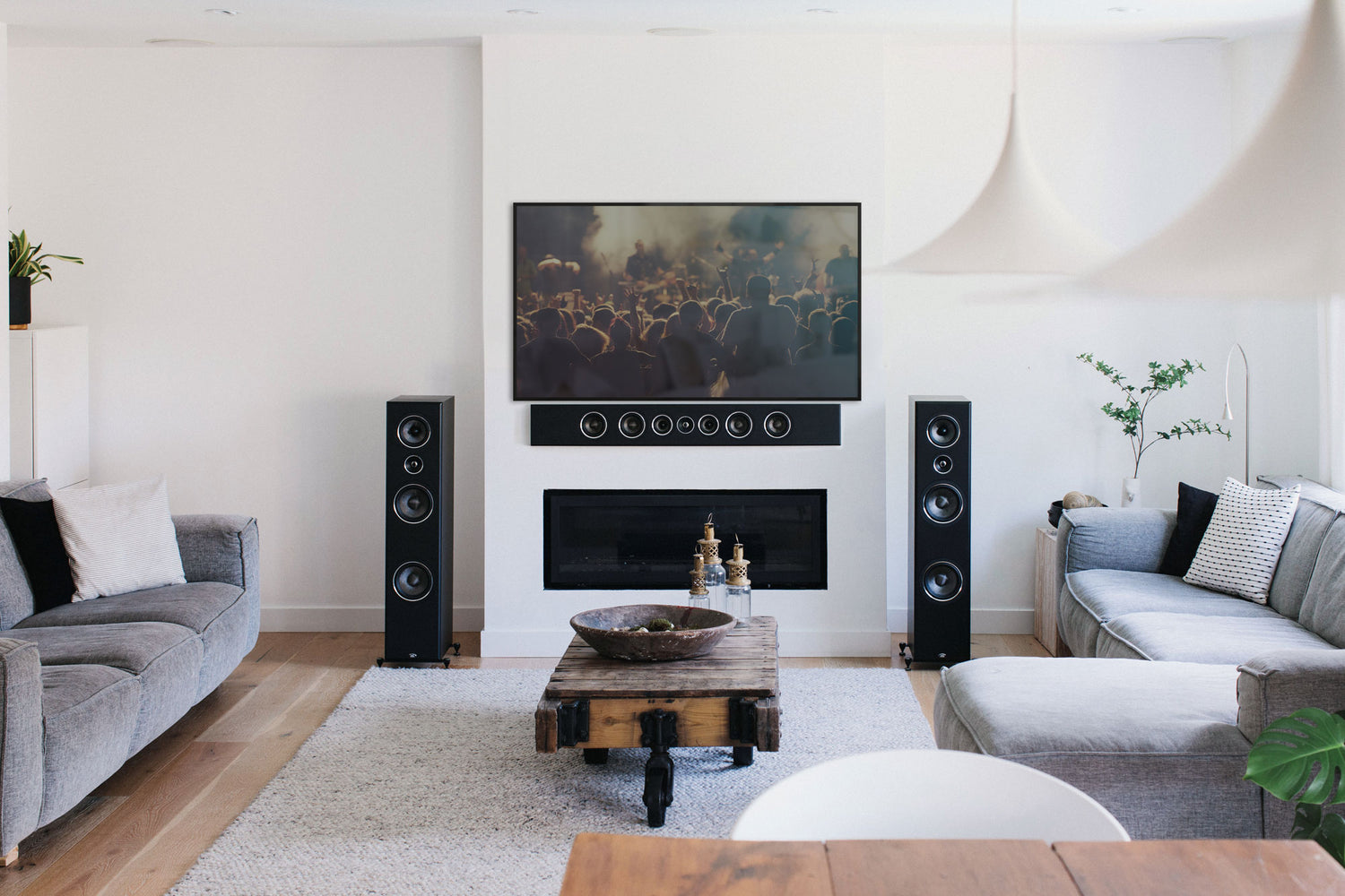 PSB Speakers Imagine T65 Schwarz in einem Wohnzimmer